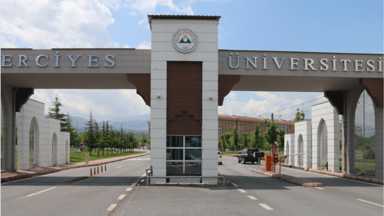 Erciyes Üniversitesi'nde Şok İstifa!