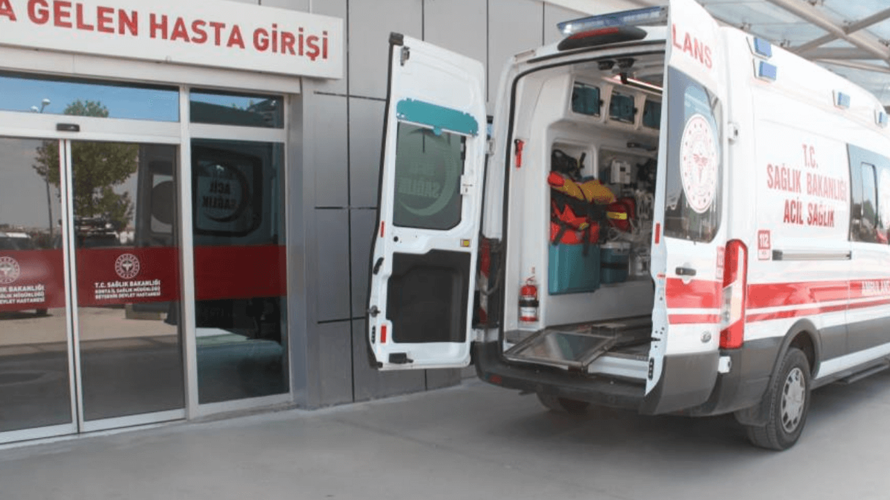 Gençlerin Bıçaklı Kavgasında Kan Aktı!