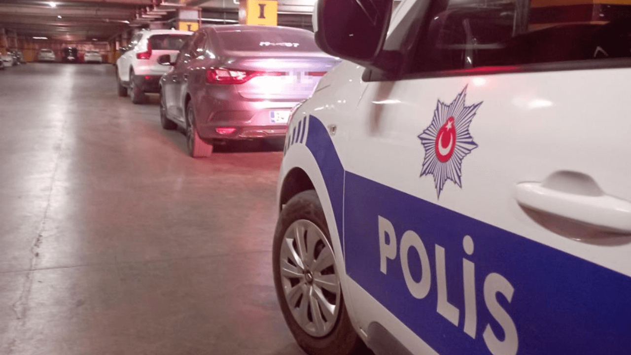 Alışveriş Merkezinde Dehşet! Alacak Verecek Kavgasında Kan Aktı!