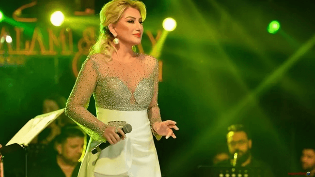 66 Yaşındaki Şarkıcının Dekoltesi Sosyal Medyayı Yıktı Geçti!