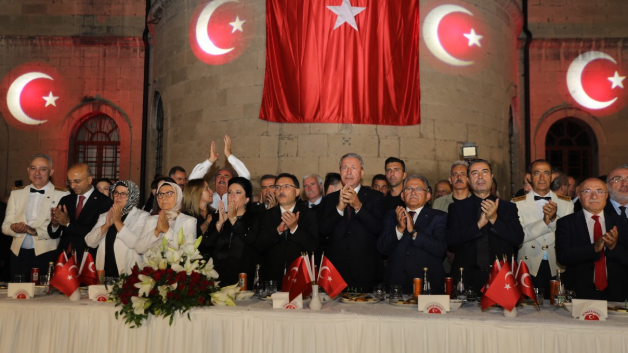 Kayseri’de Geceye Damga Vuran Tören Sonrası Vali Çiçek’ten Açıklama!