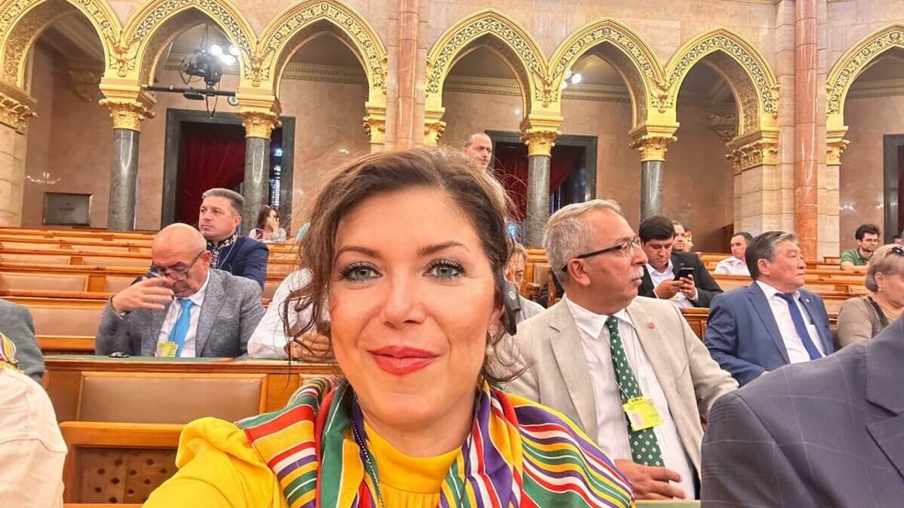 Kayserili Eski Vekilden Dikkat Çeken Paylaşım: Siyasete Edep ve Aile Terbiyesi Getirecek!