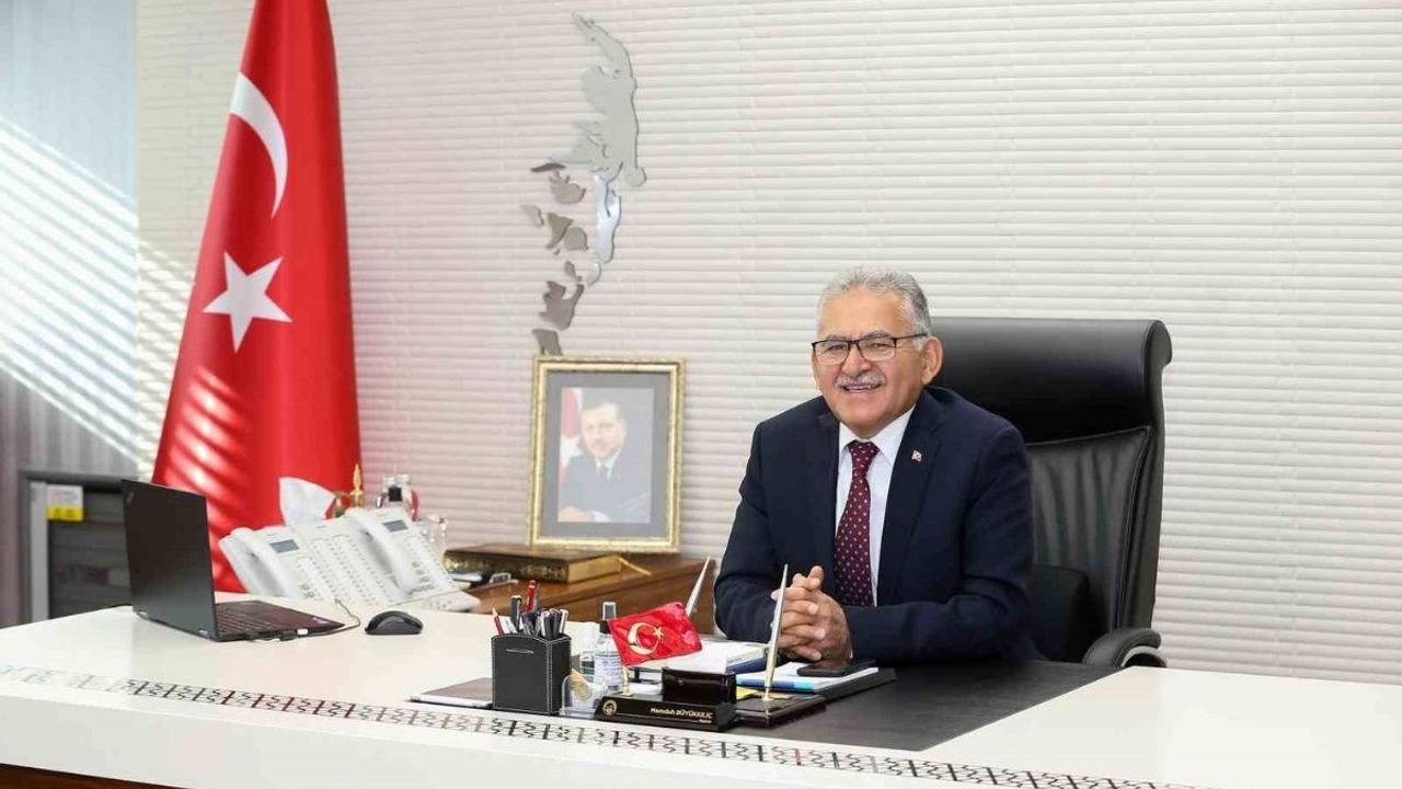 Memduh Büyükkılıç O İsmi Ziyaret Etti!