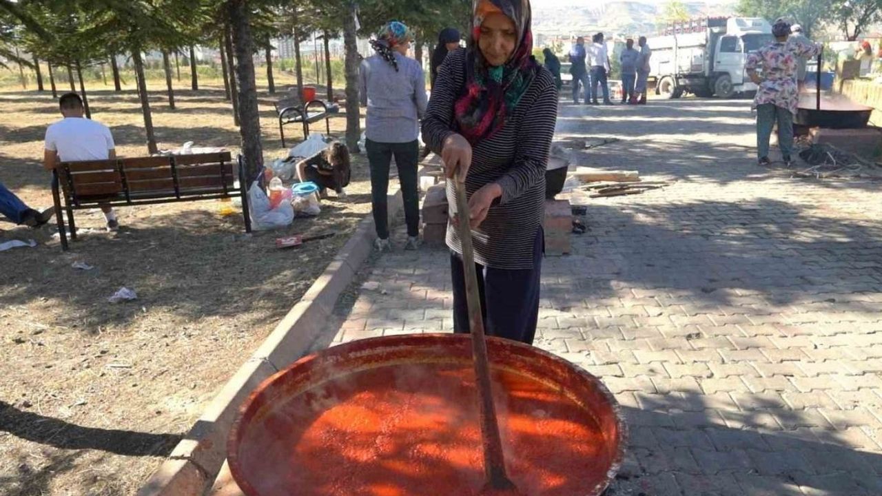 Salça Kaynatanlar Dikkat! Sağlıklı Beslenmek İsterken Sağlığınızdan Olmayın!