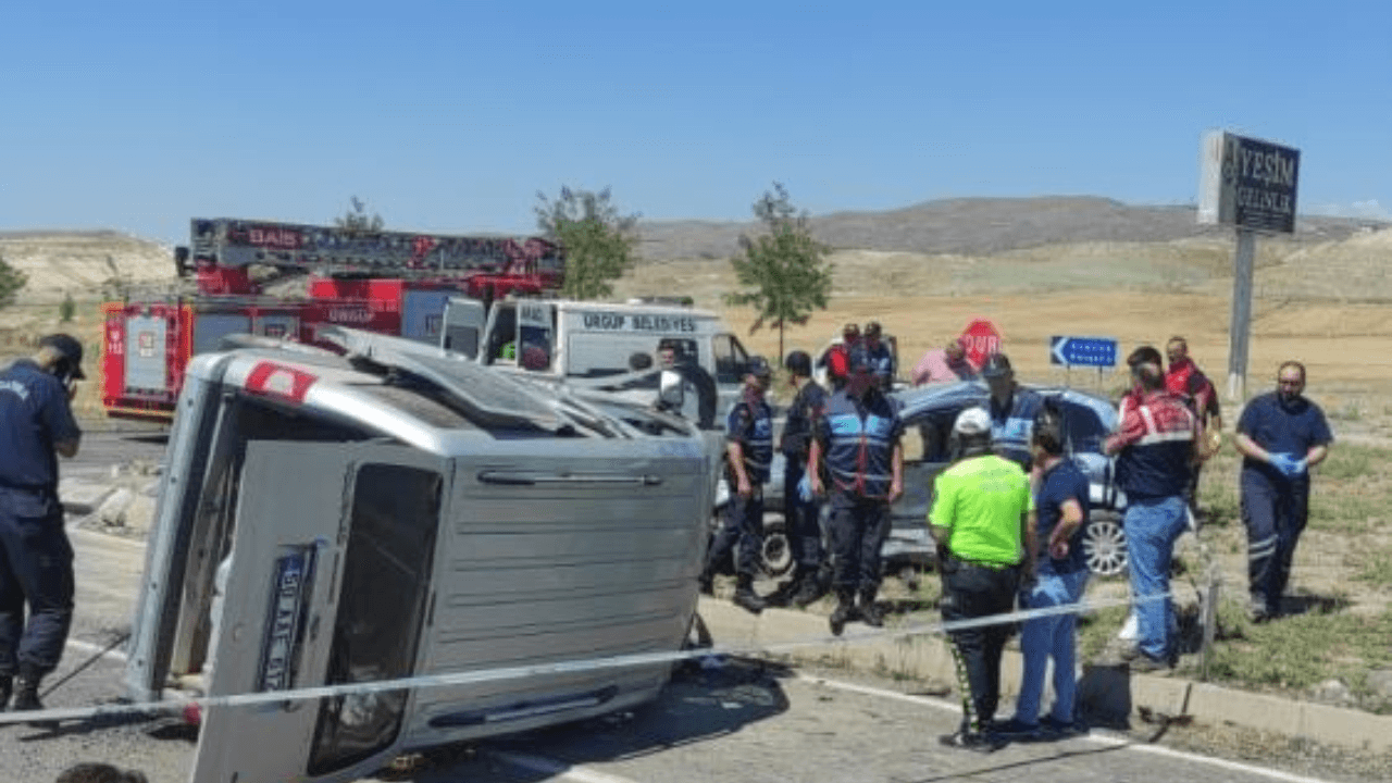 Kayseri Yolunda Facia! Can Pazarı Yaşandı! 1 Ölü,4 Yaralı