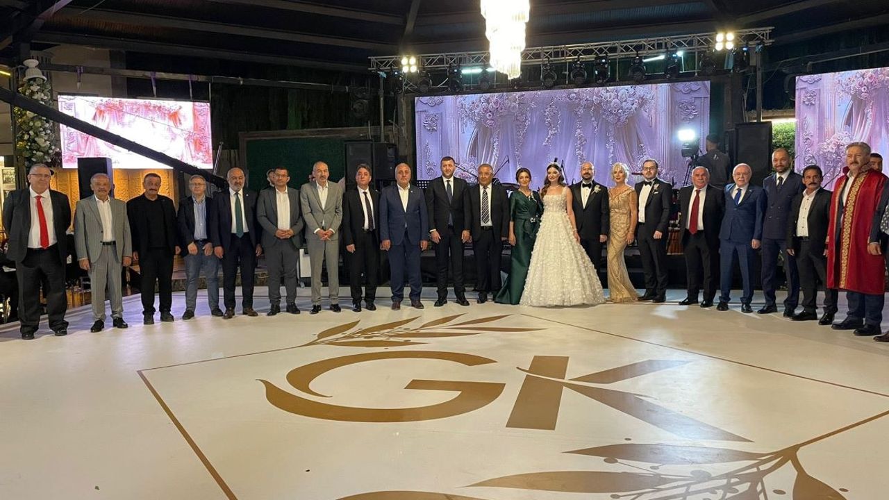Ünlü İş İnsanının Düğününe Kayserili Siyasetçiler Akın Etti!