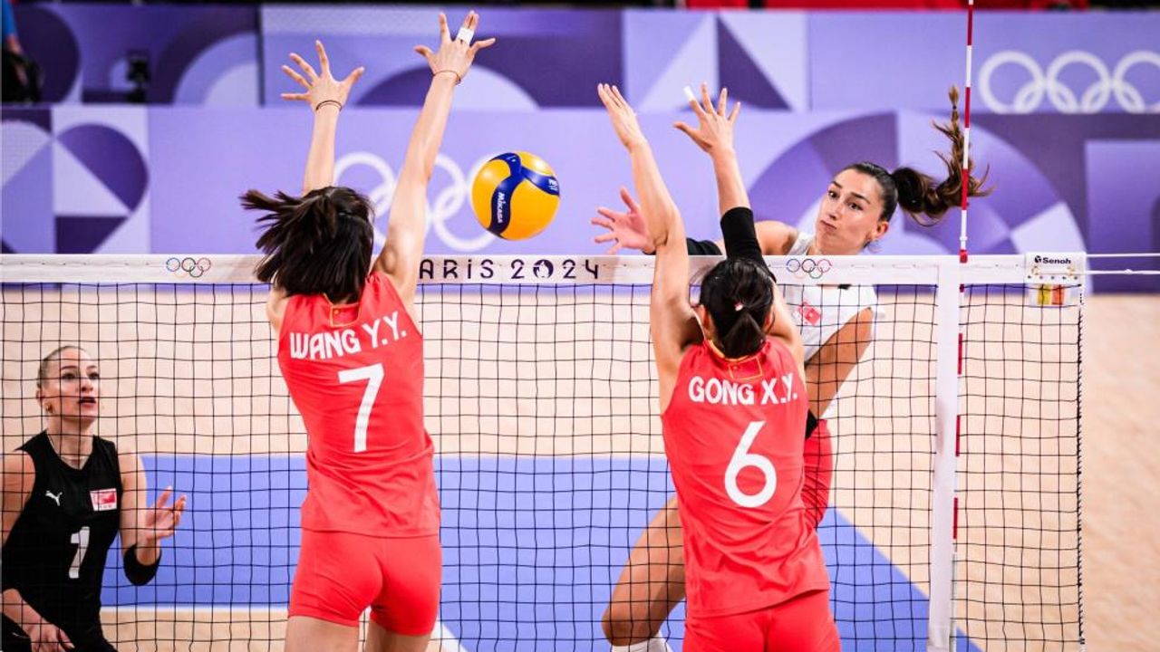 Türkiye'nin Gururu Oldular! Filenin Sultanları Yarı Finalde!