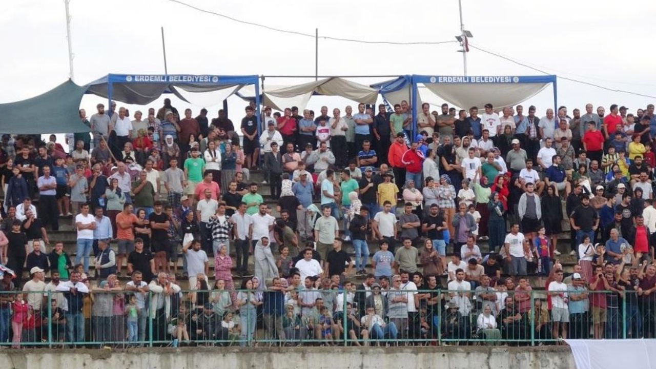 Süper Lig Maçı Değil Mahalle Maçı! Bakın Kaç Bin Kişi Akın Etti