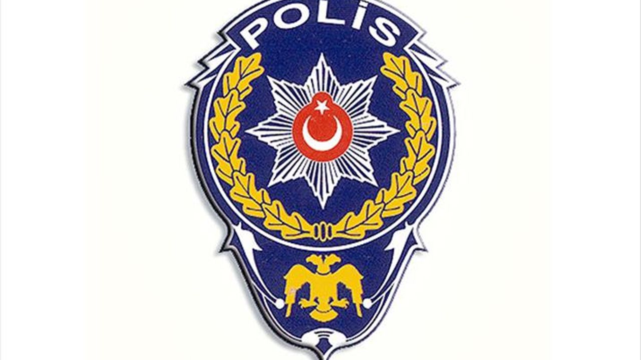 Dedektör Köpeği Mia Organize Suçlarla Mücadele Ediyor!