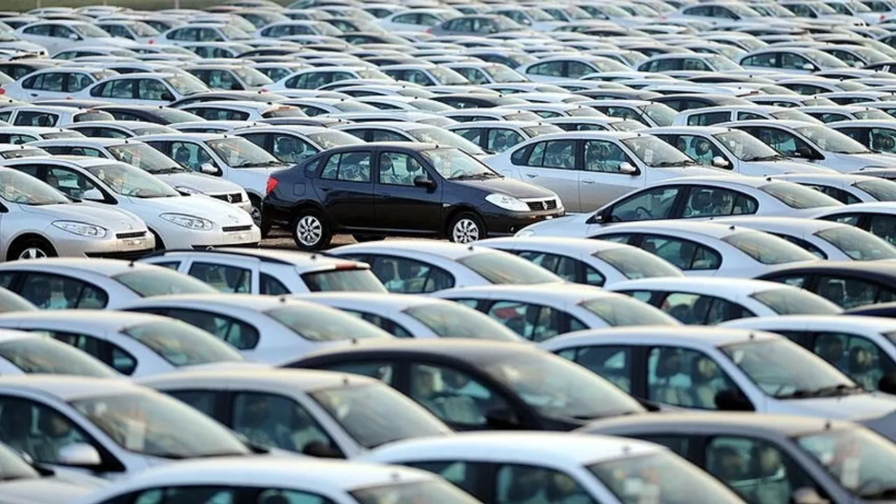 Sevilen Araca 350 Bin Liralık İndirim Şoku: Resmen Yarı Fiyata Düştü!