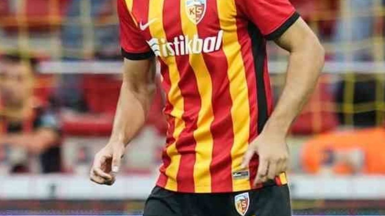 Kayserispor'lu Futbolcu Milli Takım Formasını Giydi!