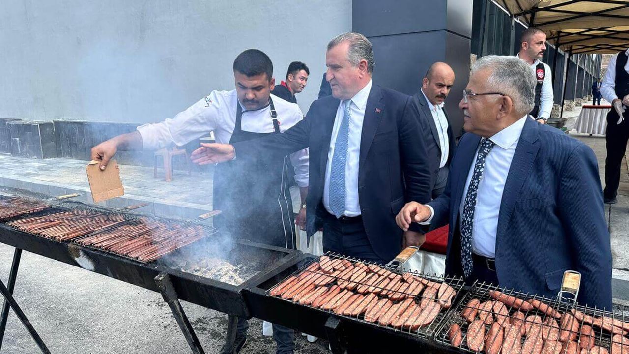 Bakan Aşkın Bak, Kayseri’de Sucuğu Hamsi Sandı!