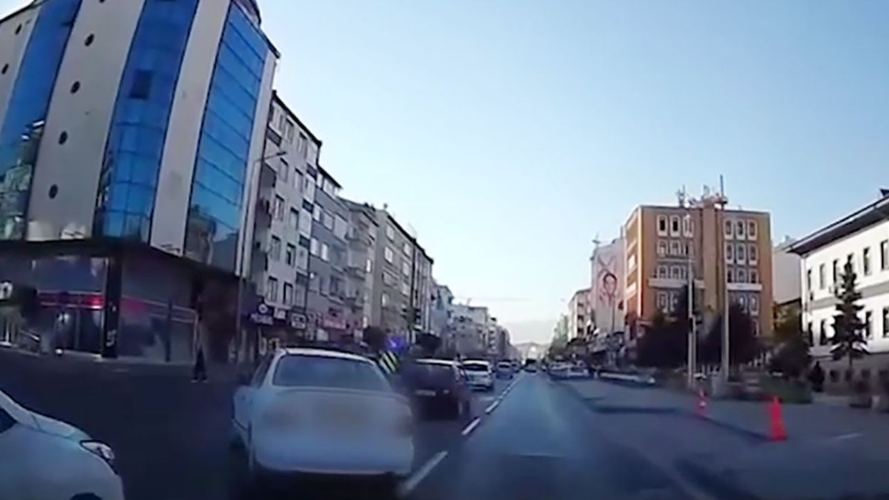 Kayseri'de Trafiği Tehlikeye Atan Sürücüye Ceza!