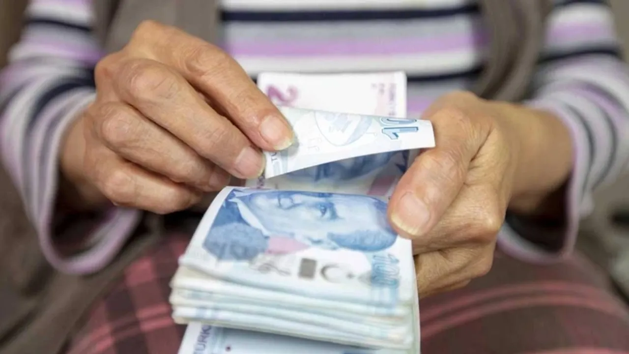 Emekliye zam kararı! 4 ay sonra alacakları aylık belli oldu