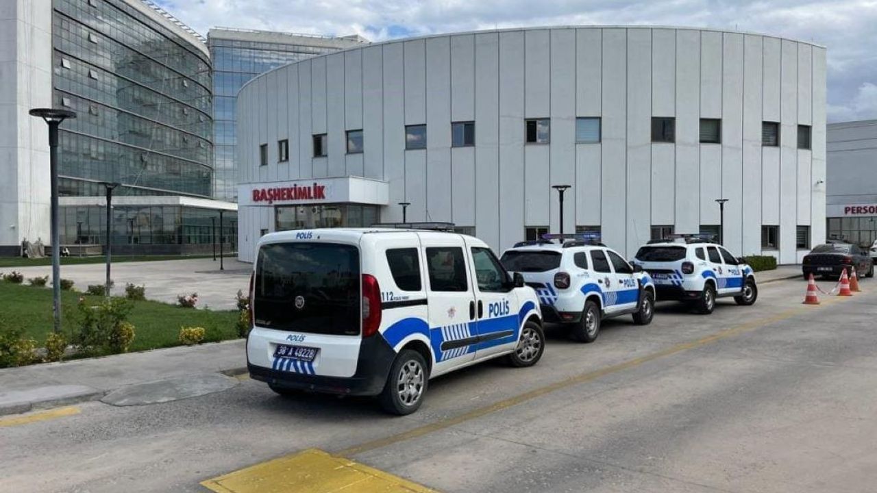 Kayseri Şehir Hastanesi’nde Korku Dolu Anlar: Bıçaklı Saldırgan Dehşet Saçtı!