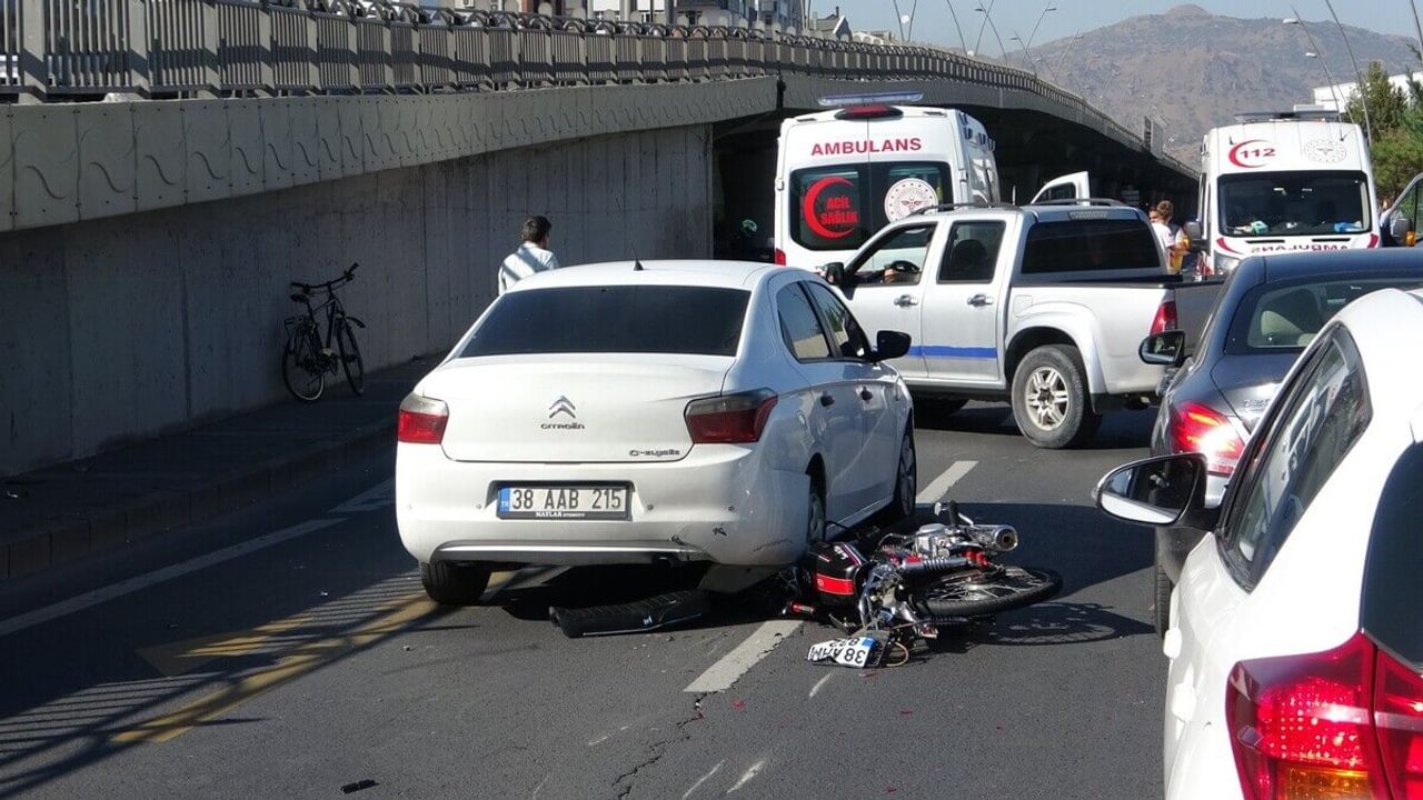 Kayseri’de İlginç Olay! Aynı Yerde 2 Farklı Kaza: 2 Yaralı