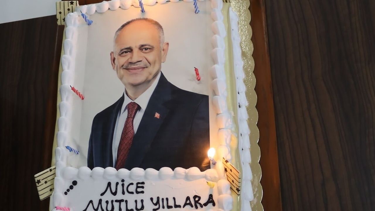 Kayserili Başkan Bir Anda Karşısında Görünce Şaşkınlığını Gizleyemedi!