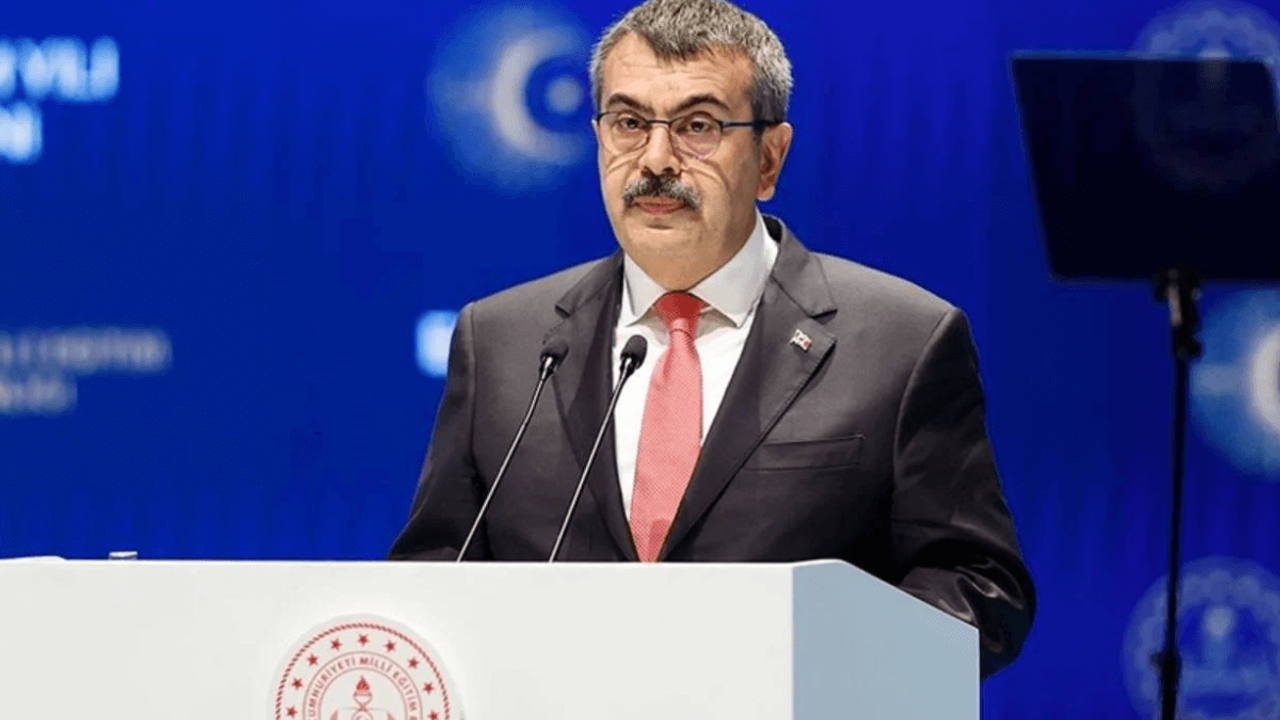 O Öğretmen Bakan Tekin’e 'İstediği Kadar Anırsın" Dedi! Olay Yaratan Yanıt Geldi!