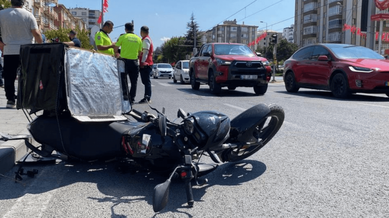 Kayseri’de Korkutan Kaza! Kamyonet ile Motosiklet Çarpıştı!