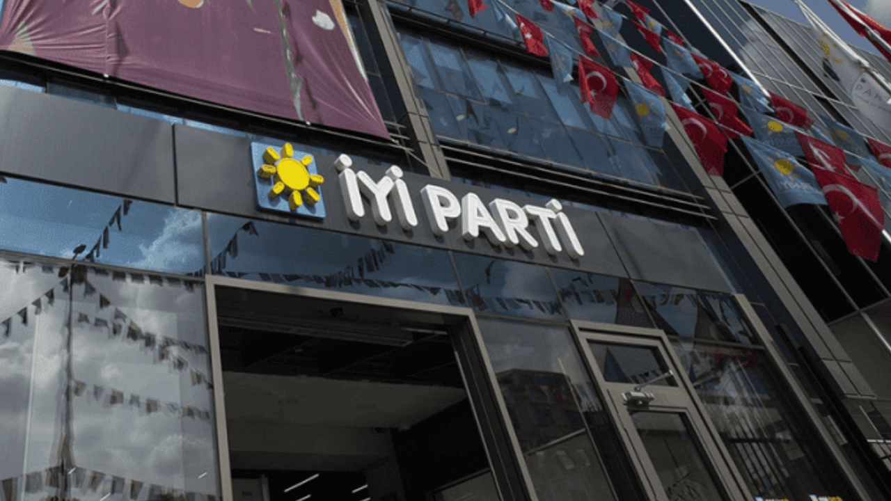 Kayseri’de İYİ Parti’den Toplu İstifa Depremi!