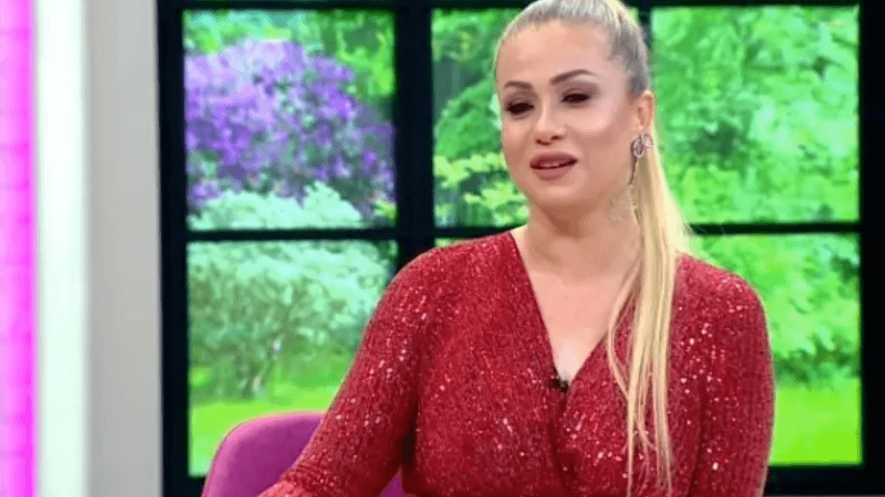Ünlü İsim Villasını Rüzgâr Gibi Gezdirdi! Altınlarını Ortaya Döktü!