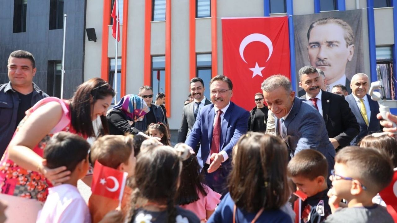 Kayseri'de Tam 320 Bin Öğrenci Ders Başı Yaptı!