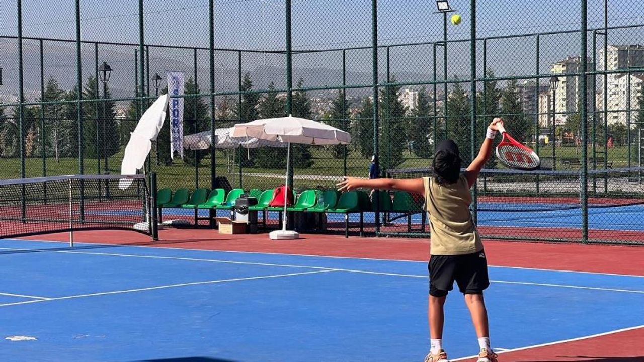 Kayseri'de Tenis Turnuvası Artık O Alanda Yapılıyor!