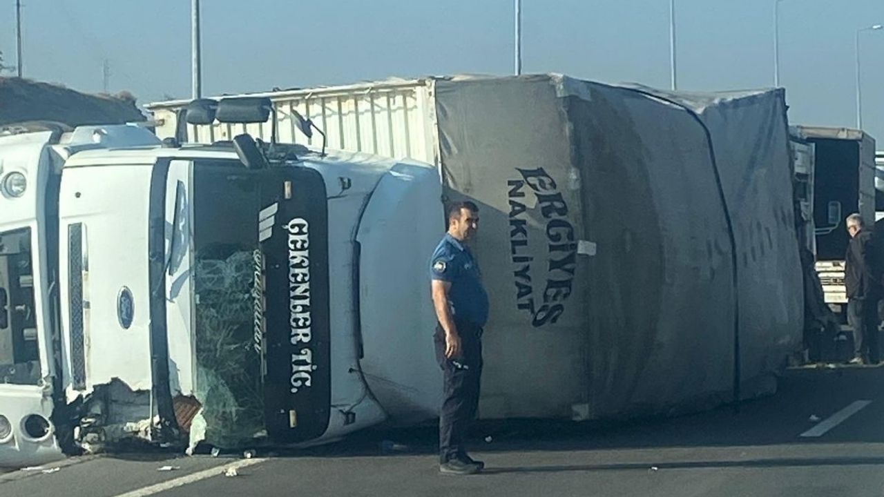 Kayseri'de Trafik Kilitlendi! Metrelerce Kuyruk Oluştu!