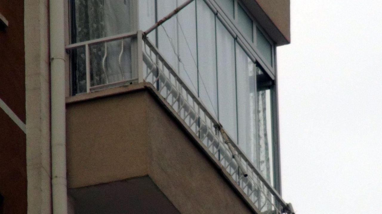 Kayseri'de Balkonda Düşen Kadın İntihar Mı Etti? Kocası Mı İtti?