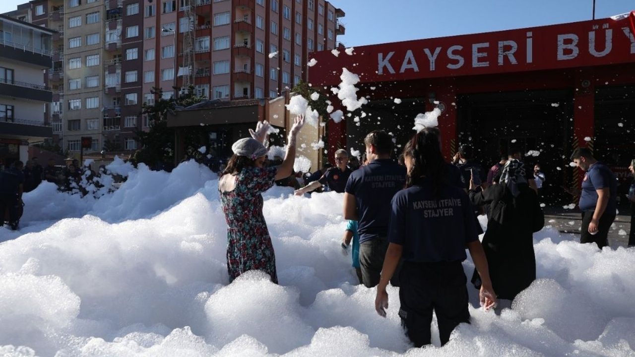 Kayseri'den Minik Umut'un Yüzünü Güldüren Hareket!