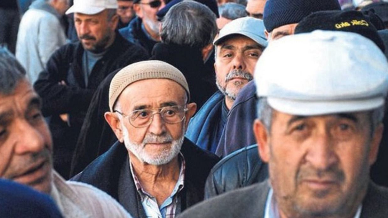 Flaş Gelişme: AKP’li İsim Açıkladı, Emeklilik Yaşı Değişiyor!