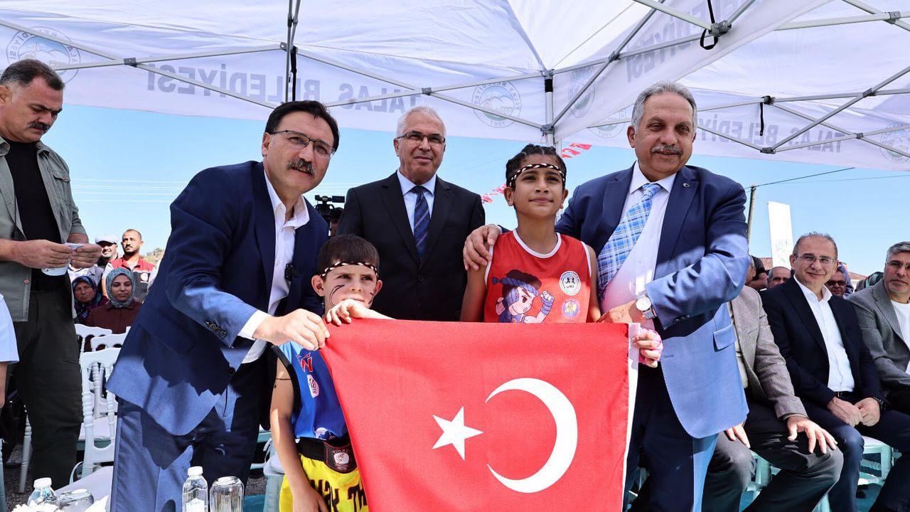 Vali Gökmen Çiçek: Başkanımız Erva’nın her yerinde!