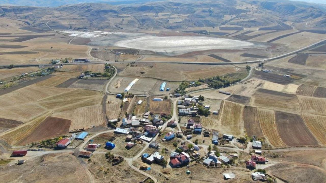 71 yaşındaki adam kuruyan gölün sebebini bakın neye bağladı: Selam Sabah Yok!