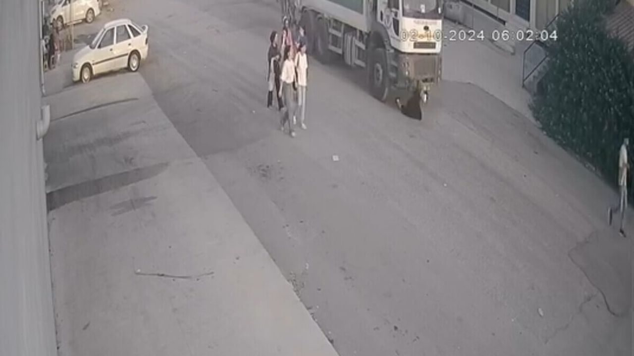 Korkunç Olay! Çöp Kamyonunun Altında Kalan Kadın Ağır Yaralandı!