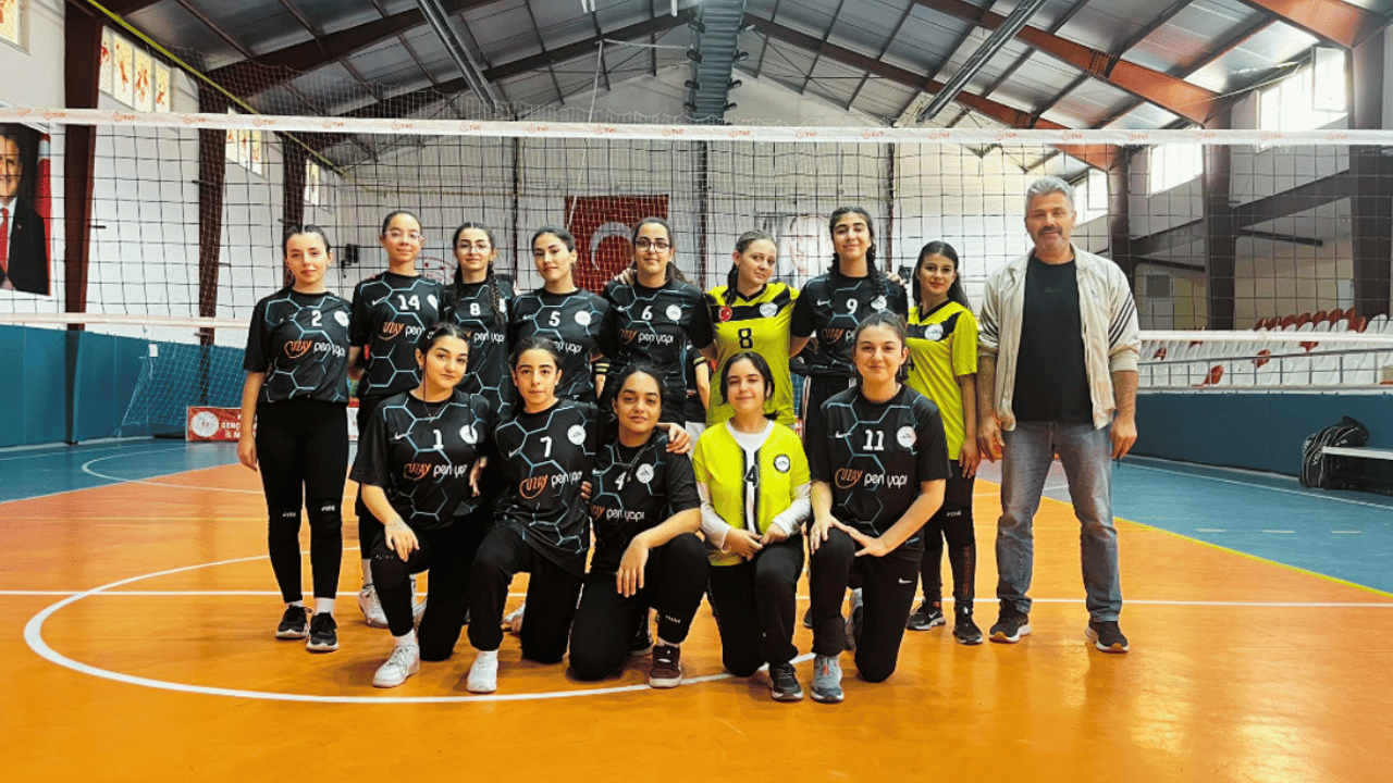 Develi Gençlik Spor Salonu kapılarını lise öğrencilerine açtı!