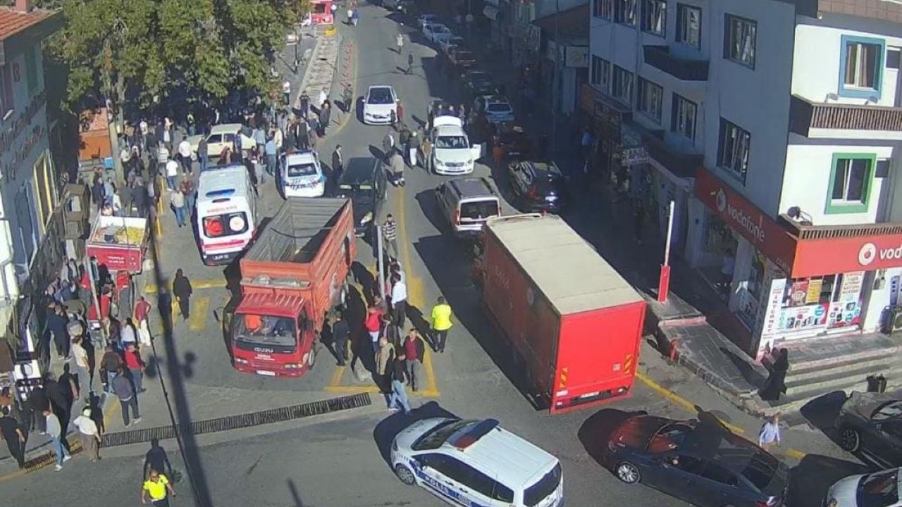 Develi’de Feci Kaza! Freni Patlayan Traktör Araçları Biçti: Yaralılar Var!