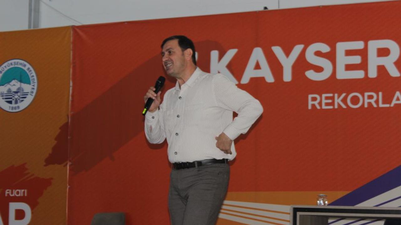 Yazar Zekeriya Efiloğlu okurlarıyla Kayseri'de buluştu!