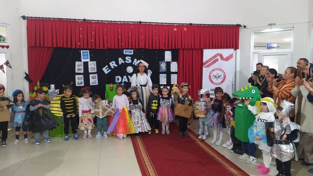Anaokulu öğrencilerinden dikkat çeken defile!