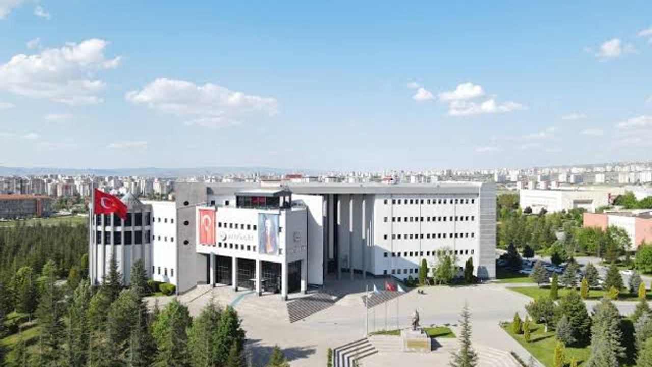 Erciyes Üniversitesi'nden Bakın Hangi Ünlüler Mezun Olmuş?