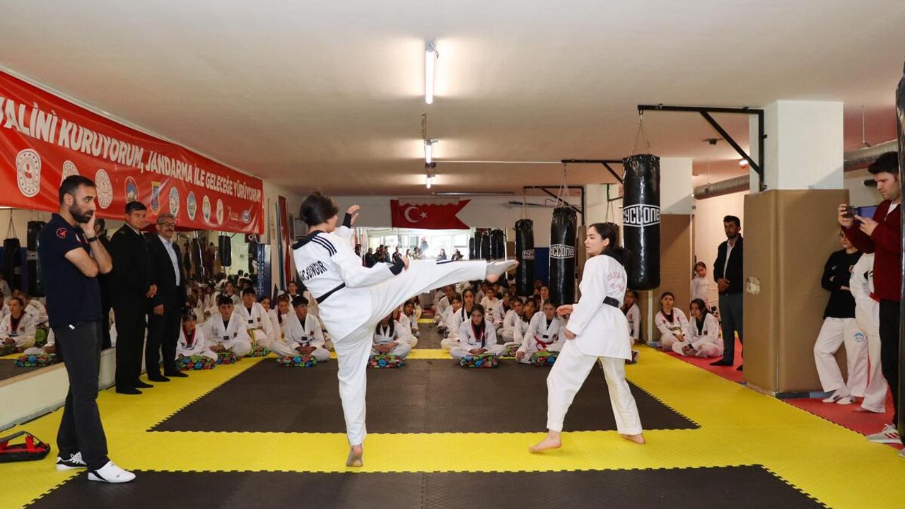 Jandarma Erva Spor Kulübü'nden nefes kesen gösteri
