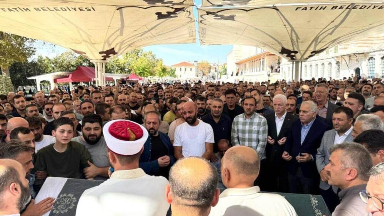 Fatih’te Acımasızca Öldürülen İkbal Uzuner Gözyaşlarıyla Son Yolculuğuna Uğurlandı