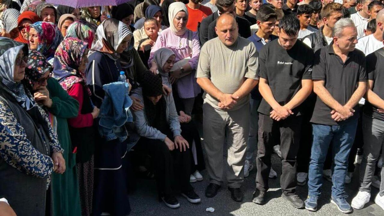 Eyüpsultan’da Öldürülen Ayşenur Halil, Gözyaşlarıyla Toprağa Verildi