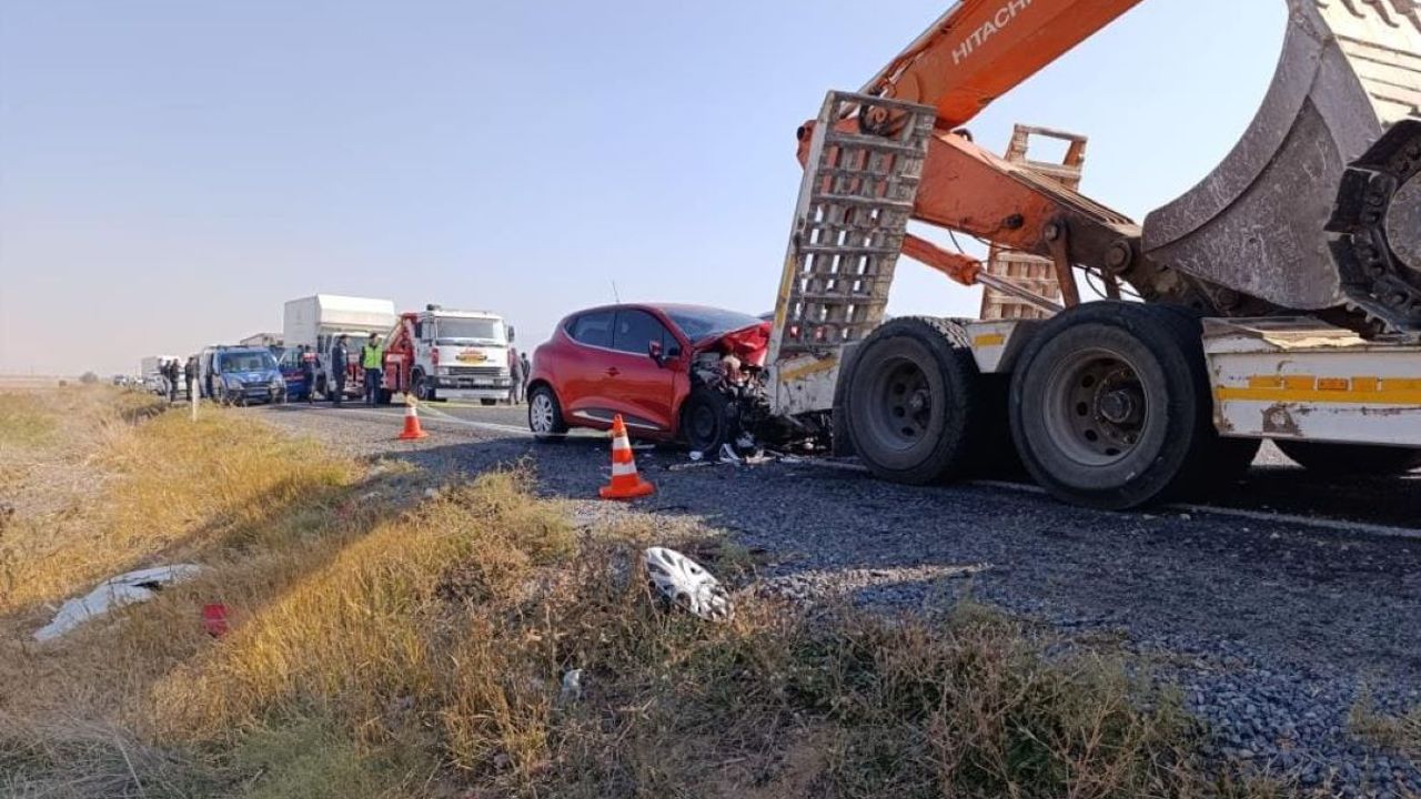 Feci Kaza! 8 araç birbirine girdi:  Karakol komutanı öldü, 16 yaralı!