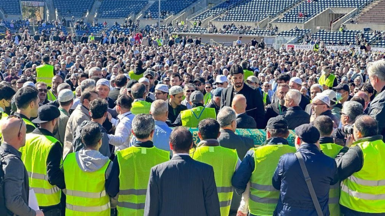 FETÖ elebaşı Gülen'in cenaze töreninde Türk gazeteciler engellendi!