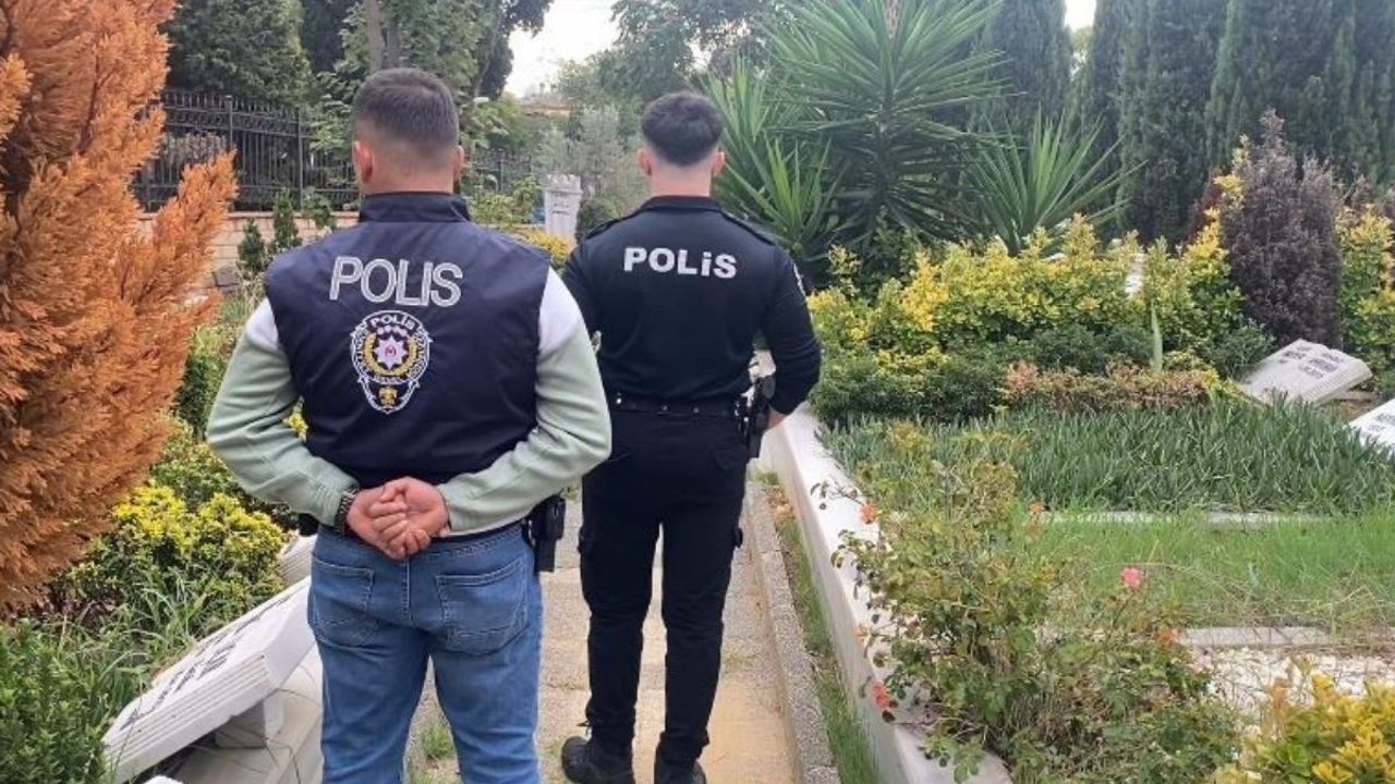 Garipoğlu'nun Mezarı Başında Nöbet Tutuyorlar!