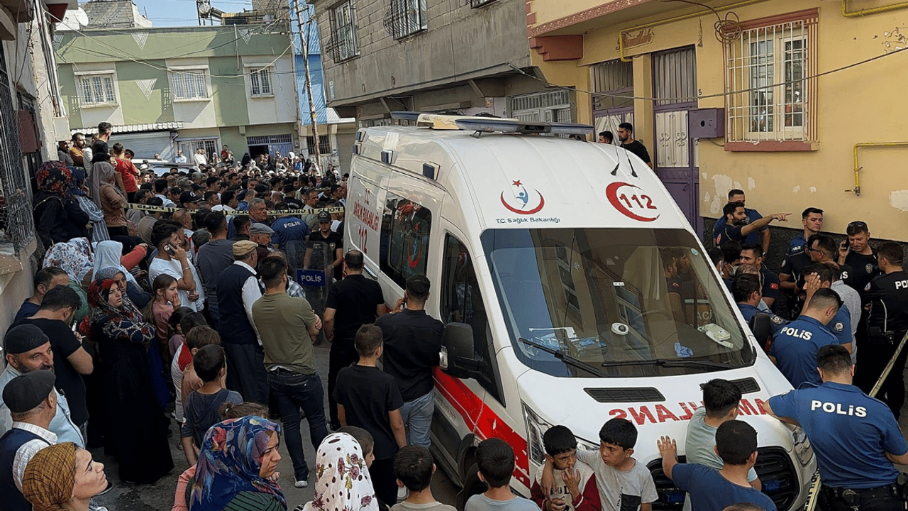 Aile katliamı:  Dört çocuğu ve eşini katletti!