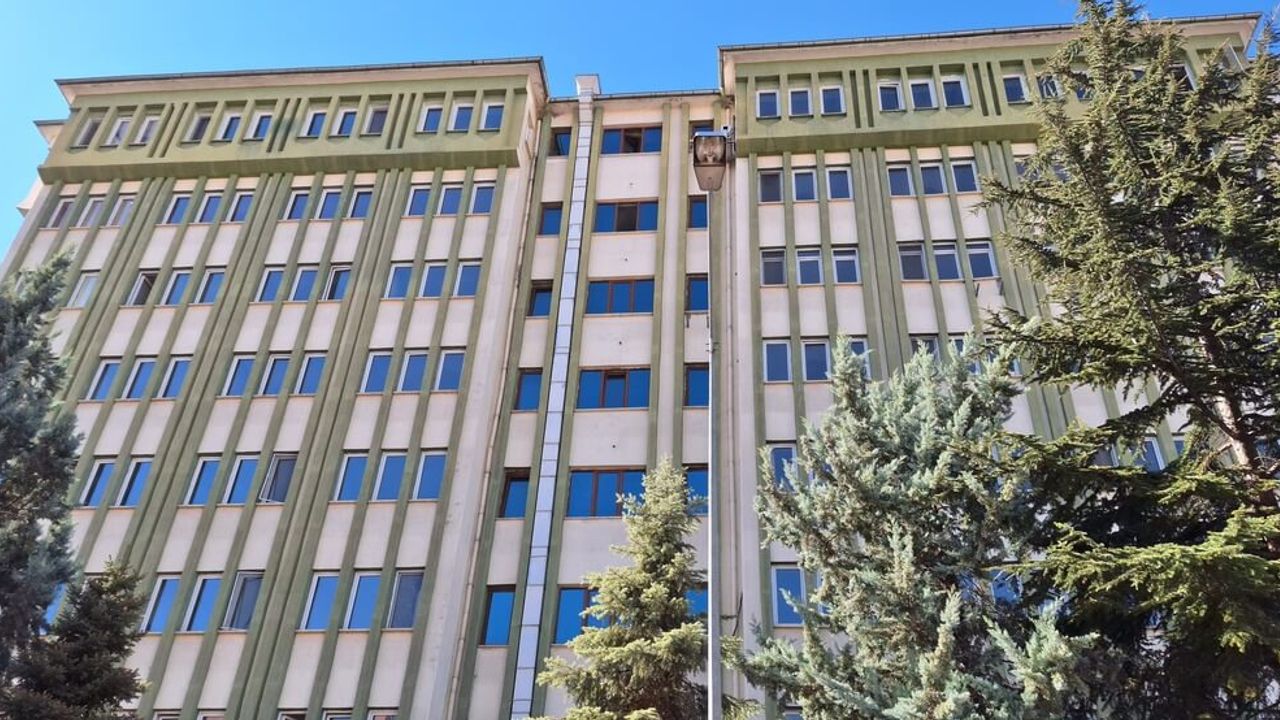 Baki Ersoy, Kayseri'de yıkımına başlanan Öğretmenevi için harekete geçti!
