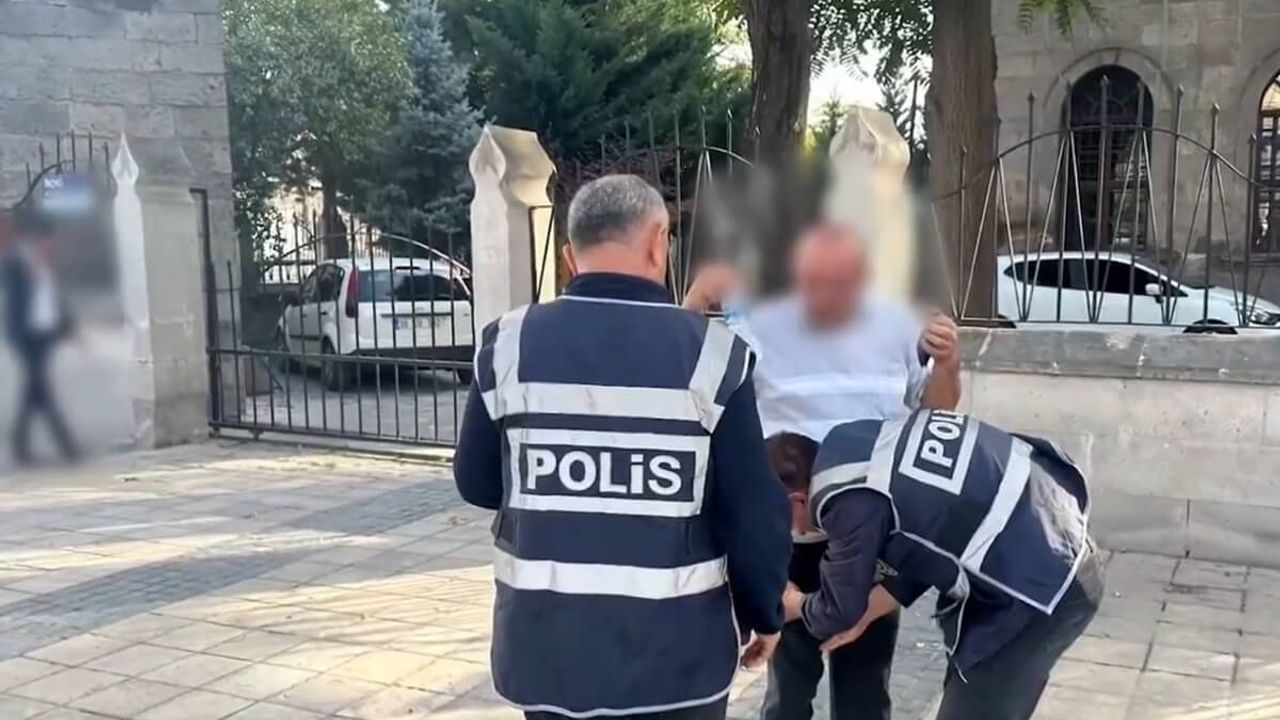 Kayseri polisi okul çevrelerinde güvenlik önlemini artırdı