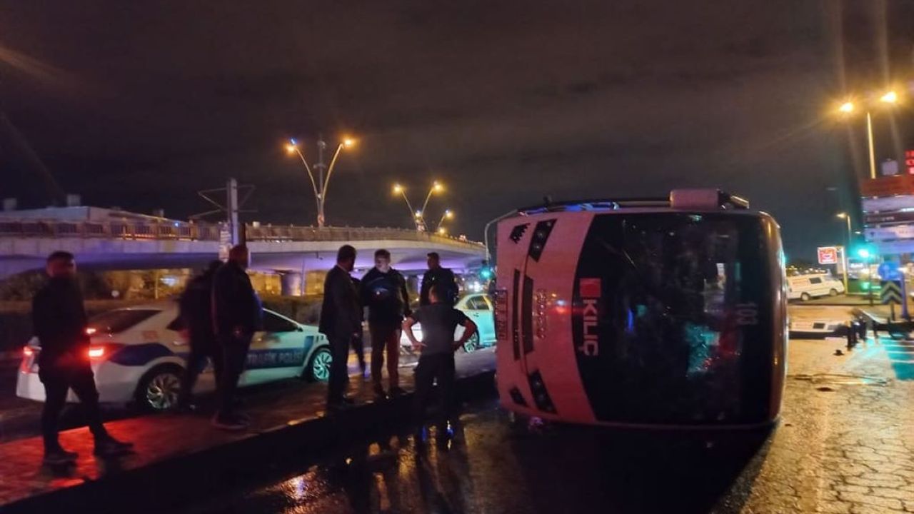 Kayseri’de İşçi Servisi Devrildi: Çok Sayıda Yaralı Var!