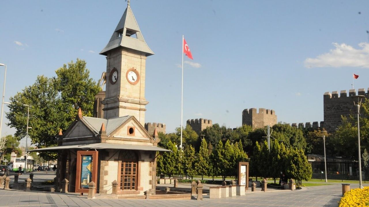 Kayseri'de Tarihi Saat Kulesi Önceden Bakın Ne İçin Kullanıyordu